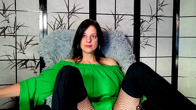 Snapshot of _Sweetlonglips_ chatting on 28, 11, 2025 Sweetlonglips online show from 28, 11, 2025