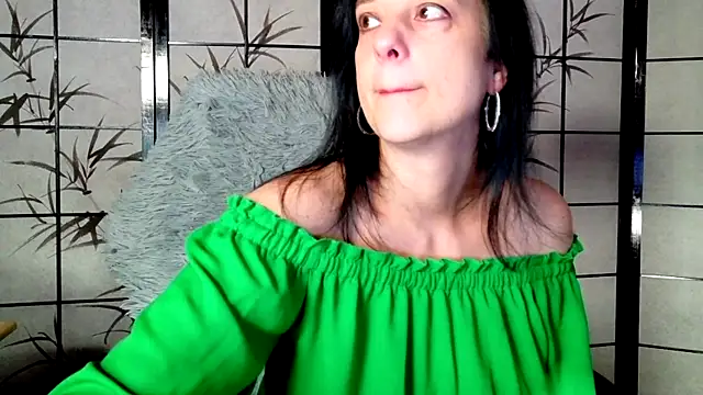 Snapshot of _Sweetlonglips_ chatting on 4, 12, 2025 Sweetlonglips online show from 4, 12, 2025