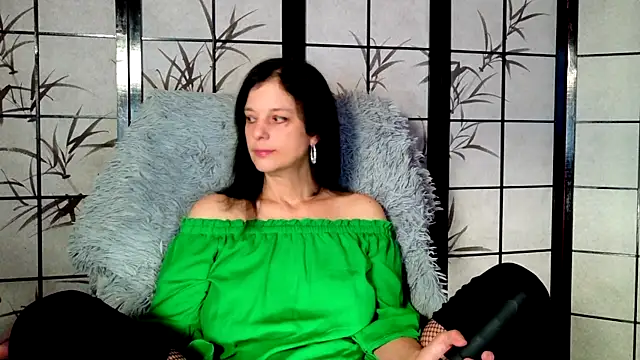 Snapshot of _Sweetlonglips_ chatting on 15, 12, 2025 Sweetlonglips online show from 15, 12, 2025