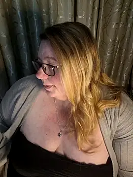 Snapshot of Iceprincess2bad4u chatting on 26, 6, 2026 Iceprincess2bad4u online show from 26, 6, 2026