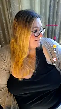 Snapshot of Iceprincess2bad4u chatting on 4, 7, 2026 Iceprincess2bad4u online show from 4, 7, 2026