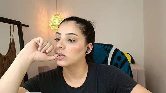 Snapshot of YummyAnna_ chatting on 10, 2, 2026 YummyAnna online show from 10, 2, 2026