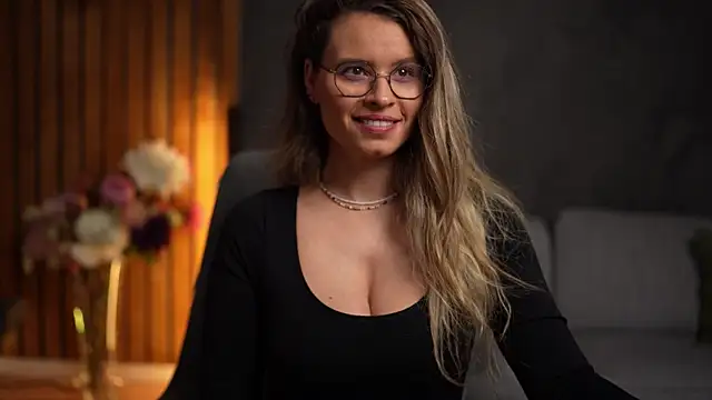 BrandyWhite online show from 4, 12, 2025