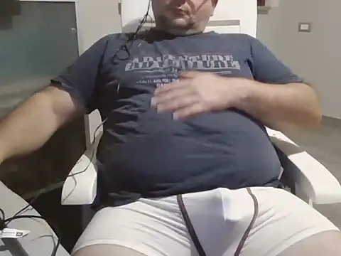 Snapshot of iron_boy80 chatting on 24, 10, 2025 iron boy80 online show from 24, 10, 2025