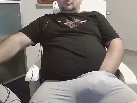 Snapshot of iron_boy80 chatting on 3, 11, 2025 iron boy80 online show from 3, 11, 2025