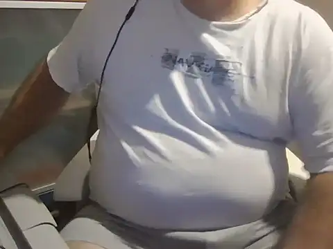 Snapshot of iron_boy80 chatting on 13, 11, 2025 iron boy80 online show from 13, 11, 2025