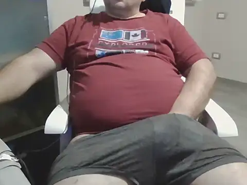 Snapshot of iron_boy80 chatting on 29, 11, 2025 iron boy80 online show from 29, 11, 2025