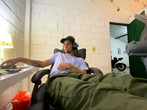 Max TheHorseDick online show from 2, 11, 2025