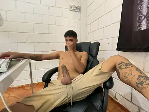 Snapshot of Max_TheHorseDick chatting on 14, 5, 2026 Max TheHorseDick online show from 14, 5, 2026