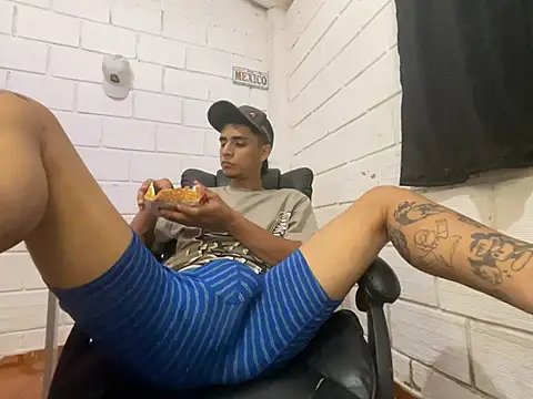 Snapshot of Max_TheHorseDick chatting on 19, 5, 2026 Max TheHorseDick online show from 19, 5, 2026