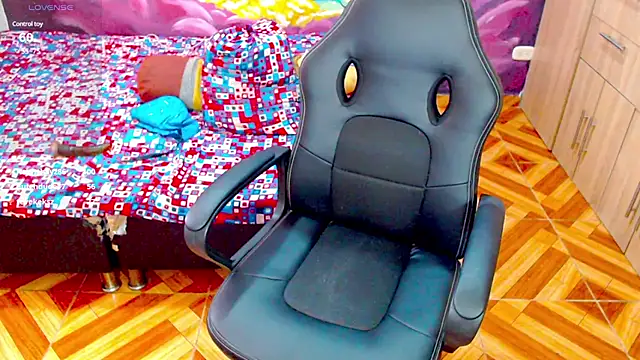 Eimy lorens online show from 9, 12, 2024