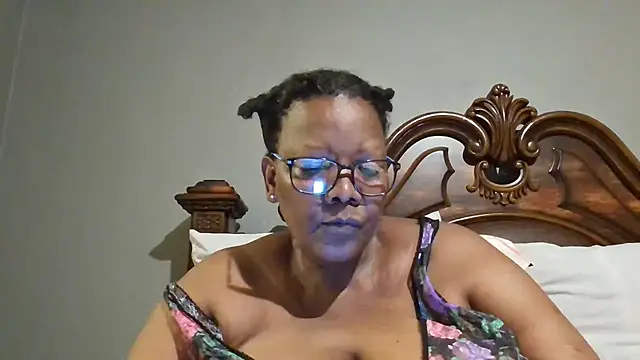 SEXYBOOBSNASS online show from 18, 1, 2025