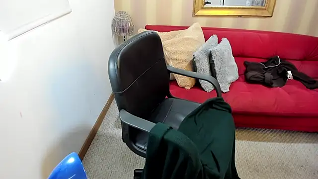 Snapshot of NicolettColin chatting on 5, 5, 2026 NicolettColin online show from 5, 5, 2026
