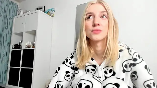 KenzieDawton online show from 25, 10, 2025