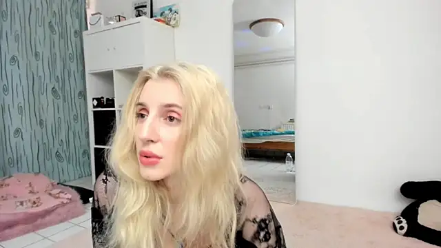 Snapshot of KenzieDawton chatting on 24, 6, 2026 KenzieDawton online show from 24, 6, 2026