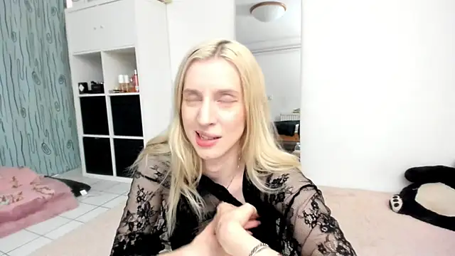 Snapshot of KenzieDawton chatting on 25, 7, 2026 KenzieDawton online show from 25, 7, 2026