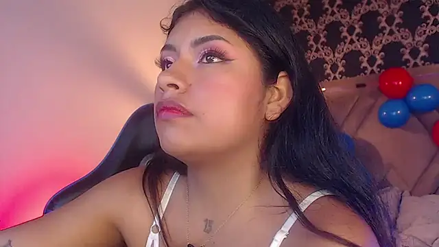 Snapshot of ChantalPetit chatting on 4, 7, 2026 ChantalPetit online show from 4, 7, 2026