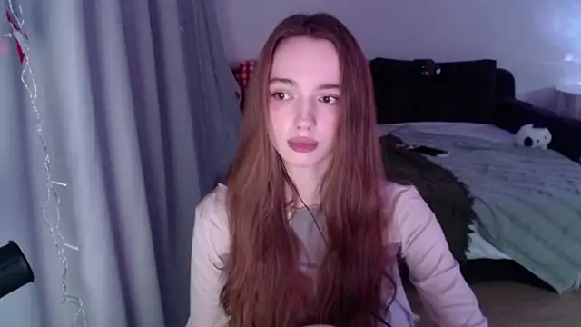 Snapshot of Weeissy chatting on 1, 2, 2025 Weeissy online show from 1, 2, 2025