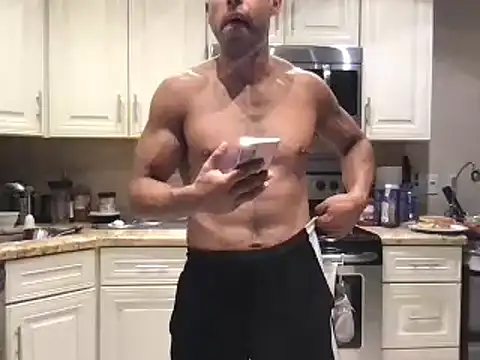 Snapshot of BigGuyMuscle chatting on 11, 3, 2025 BigGuyMuscle online show from 11, 3, 2025