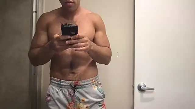 Snapshot of BigGuyMuscle chatting on 20, 4, 2026 BigGuyMuscle online show from 20, 4, 2026