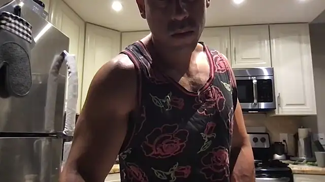 Snapshot of BigGuyMuscle chatting on 29, 4, 2026 BigGuyMuscle online show from 29, 4, 2026