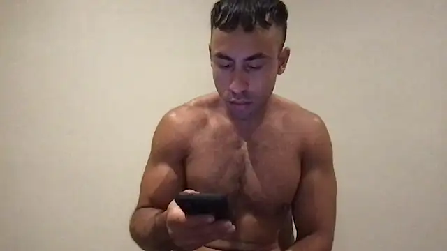 Snapshot of BigGuyMuscle chatting on 22, 5, 2026 BigGuyMuscle online show from 22, 5, 2026