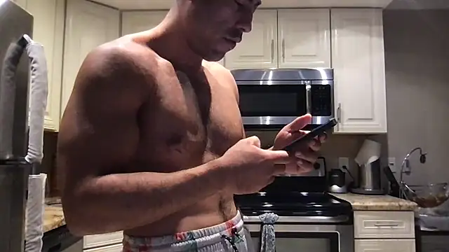 Snapshot of BigGuyMuscle chatting on 26, 5, 2026 BigGuyMuscle online show from 26, 5, 2026