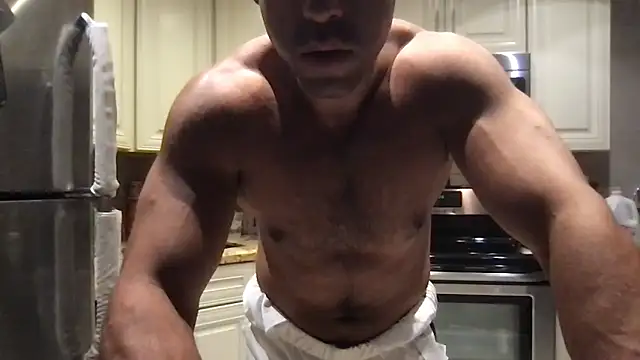 Snapshot of BigGuyMuscle chatting on 27, 5, 2026 BigGuyMuscle online show from 27, 5, 2026
