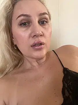 YourBlondee online show from 20, 2, 2026