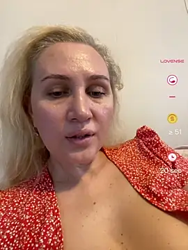 YourBlondee online show from 4, 6, 2026