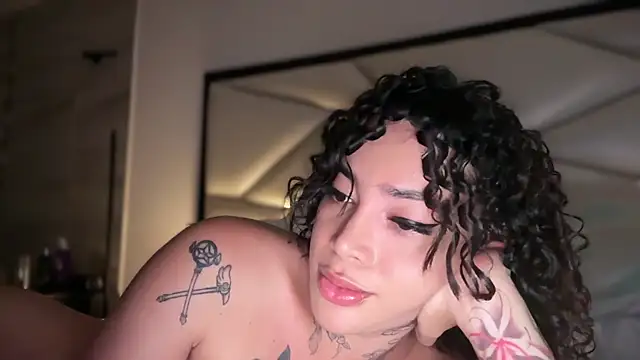 Snapshot of katy_monrroy chatting on 4, 4, 2026 katy monrroy online show from 4, 4, 2026