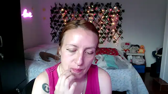 Snapshot of kittykalor09 chatting on 5, 2, 2026 kittykalor09 online show from 5, 2, 2026