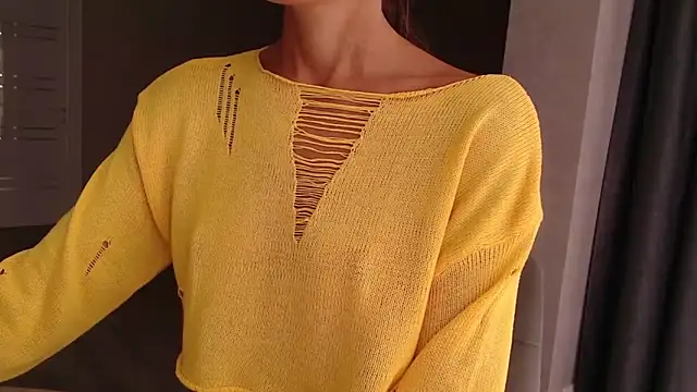 Snapshot of Varonica_Caprii chatting on 6, 10, 2025 Varonica Caprii online show from 6, 10, 2025