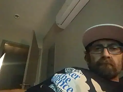 Snapshot of Bottomslut4tops84 chatting on 18, 11, 2025 Bottomslut4tops84 online show from 18, 11, 2025