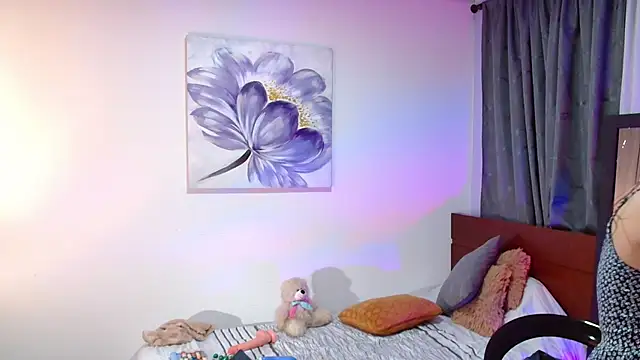 vanessabrown  online show from 4, 1, 2025