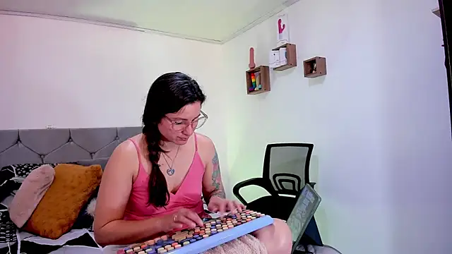 vanessabrown  online show from 2, 10, 2025