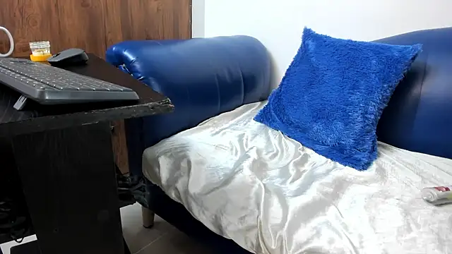 Mature Skinny online show from 10, 1, 2026