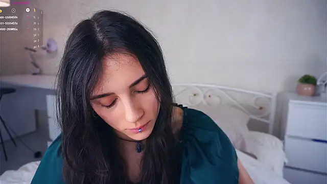 Holla Molly online show from 9, 3, 2025