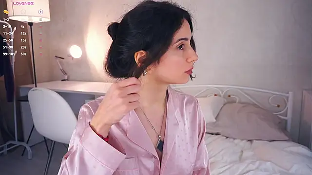 Holla Molly online show from 18, 3, 2025