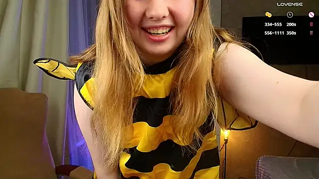 Snapshot of Vivian_cutie chatting on 31, 10, 2025 Vivian cutie online show from 31, 10, 2025
