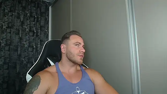 Snapshot of Thori92 chatting on 7, 7, 2026 Thori92 online show from 7, 7, 2026