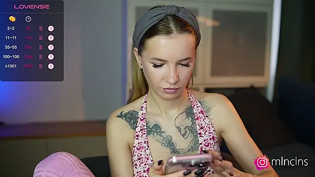 melanielwithu online show from 7, 11, 2025