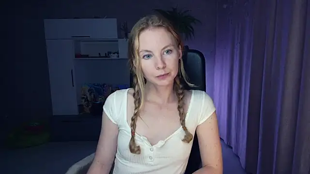 Cuddle Cat online show from 27, 10, 2025