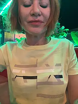 Snapshot of Jullia_Moor chatting on 1, 6, 2026 Jullia Moor online show from 1, 6, 2026