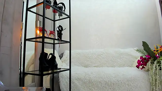 Snapshot of Britney_Charm_ chatting on 26, 4, 2026 Britney Charm online show from 26, 4, 2026