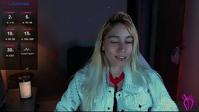 Snapshot of Saucy_Jenn chatting on 15, 12, 2024 Saucy Jenn online show from 15, 12, 2024