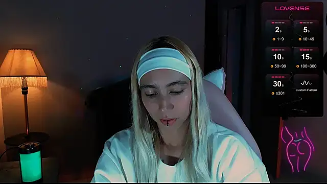 Snapshot of Saucy_Jenn chatting on 27, 12, 2024 Saucy Jenn online show from 27, 12, 2024