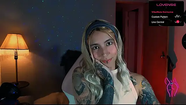 Snapshot of Saucy_Jenn chatting on 29, 12, 2024 Saucy Jenn online show from 29, 12, 2024