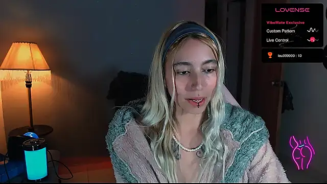 Snapshot of Saucy_Jenn chatting on 29, 12, 2024 Saucy Jenn online show from 29, 12, 2024