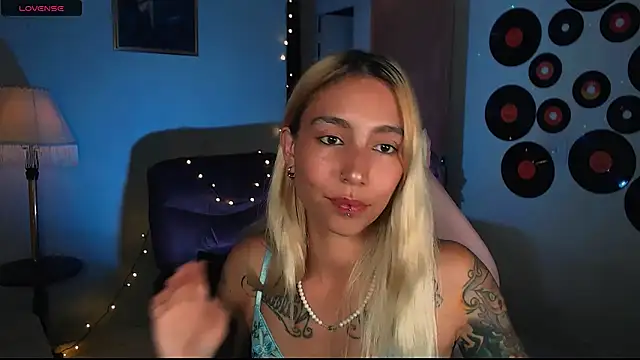 Snapshot of Saucy_Jenn chatting on 20, 2, 2025 Saucy Jenn online show from 20, 2, 2025